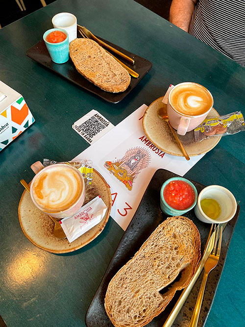 Desayuno en Ambrosía Café Pet friendly en Gijón