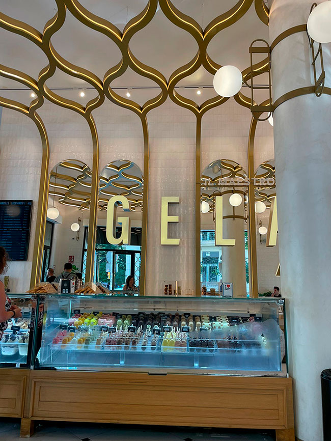 Mostrador de helados en Lucciano´s, Málaga Centro