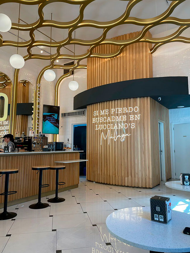 Interior de la Heladería Lucciano´s en Málaga, Centro