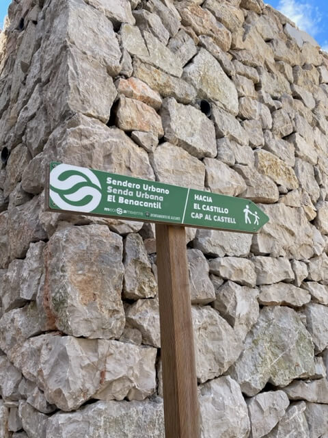 Sendero urbano para ir con perro al Castillo de Santa Bárbara en Alicante